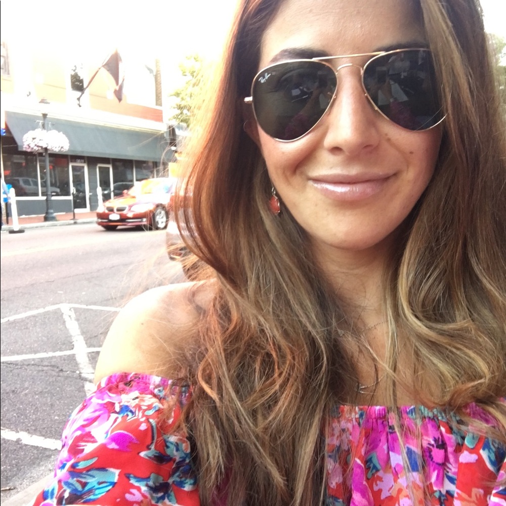 Meet your Posher, Raquel